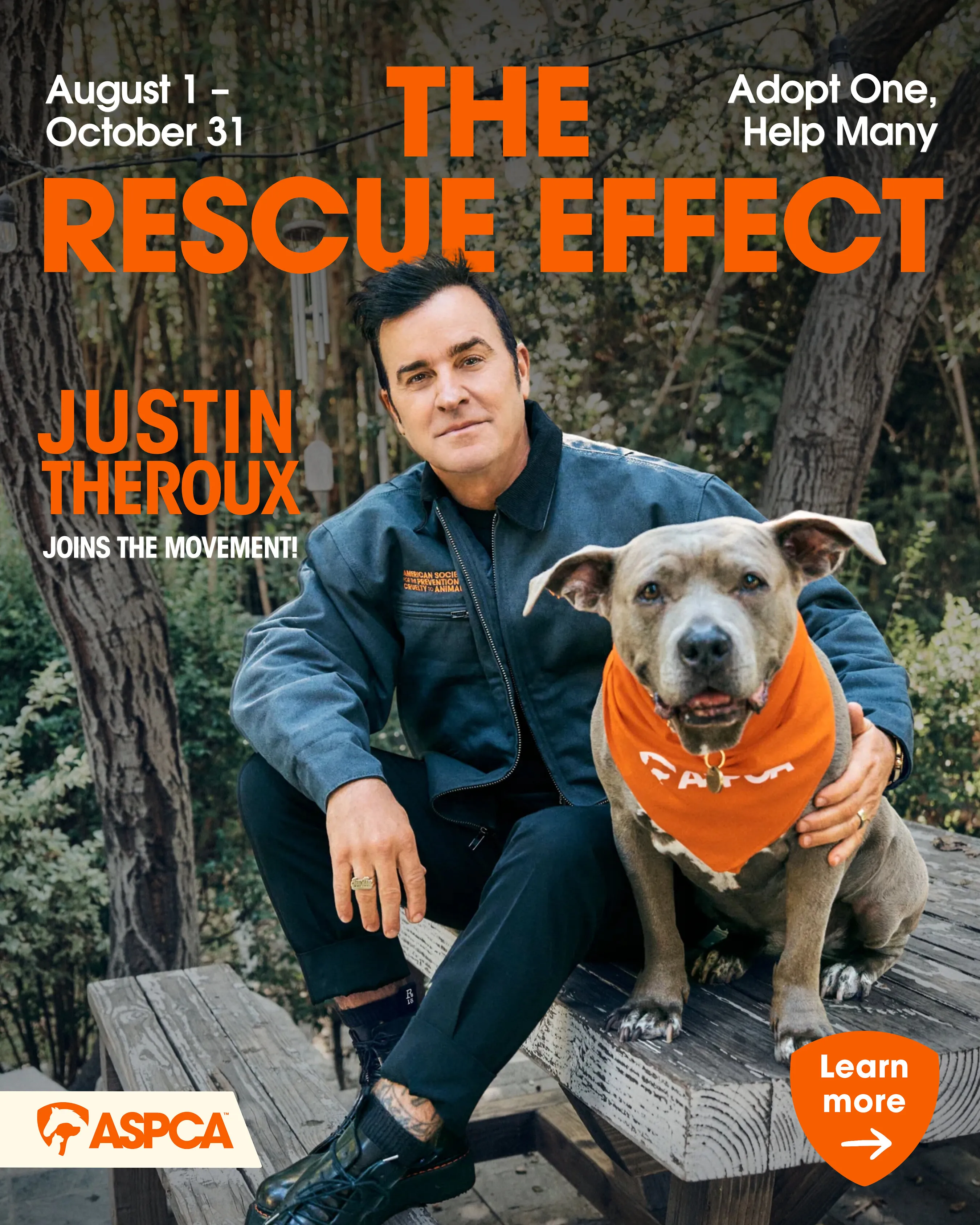 Justin Theroux sits beside a dog wearing an ASPCA bandana.
